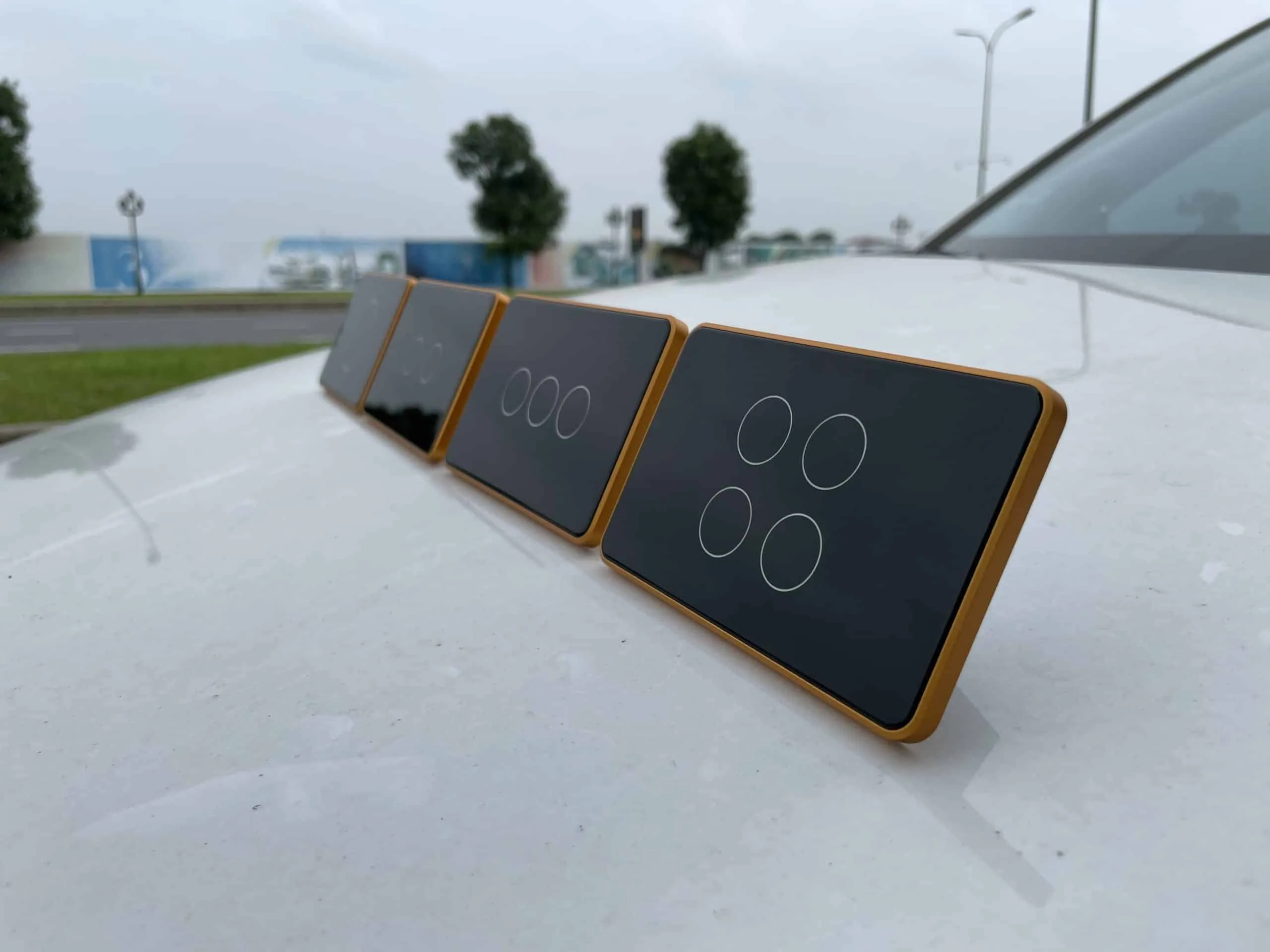 Công tắc thông minh cao cấp viền vàng, Tuya Platform, Zigbee 3.0 2